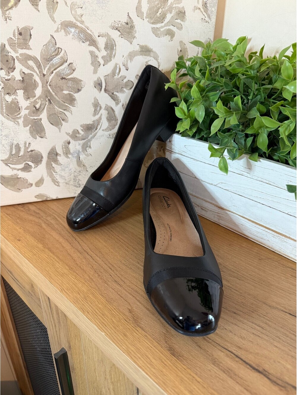 Clarks Collection Women's Size 11 M Black Cap Toe Pumps